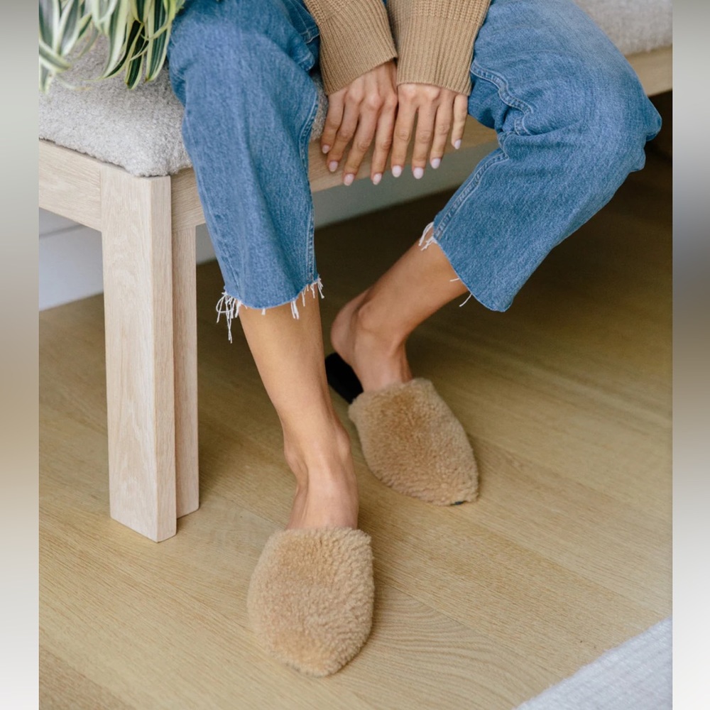 JENNI KAYNE AUTHENTIC BRAND NEW SHEARLING FUR MULE Size 40/10! Retail $425 OFFER